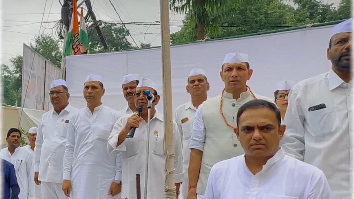 MP Congress Chief Jitu Patwari Hoists Tricolour At PCC, Waqf Board Head Sanwar Patel At Headquarters