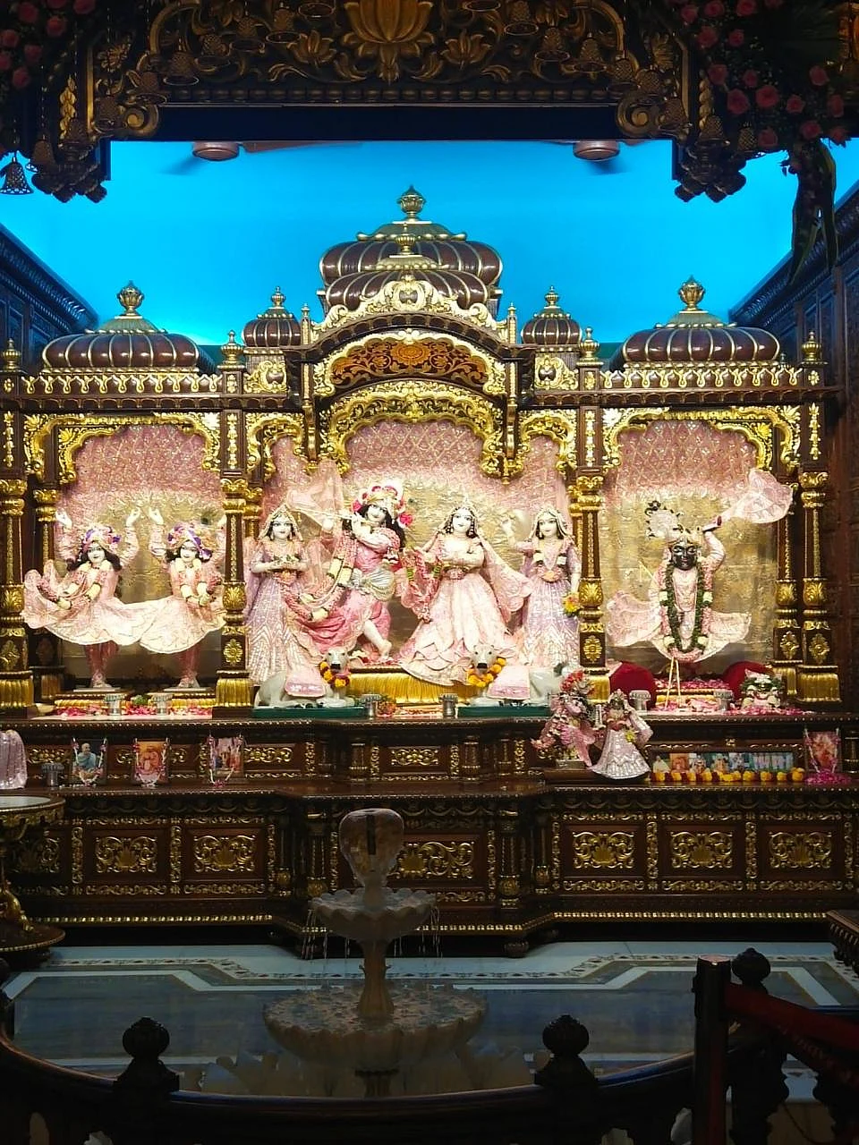 Janmashtami Dress of Lord krishna and Radha at Radha Gopinath temple
ISLCON temple, Girgaon Chowpatty