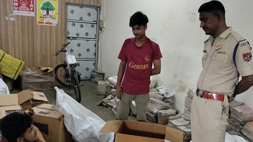 LTT Railway Parcel Team Detects Banned Tobacco Products
