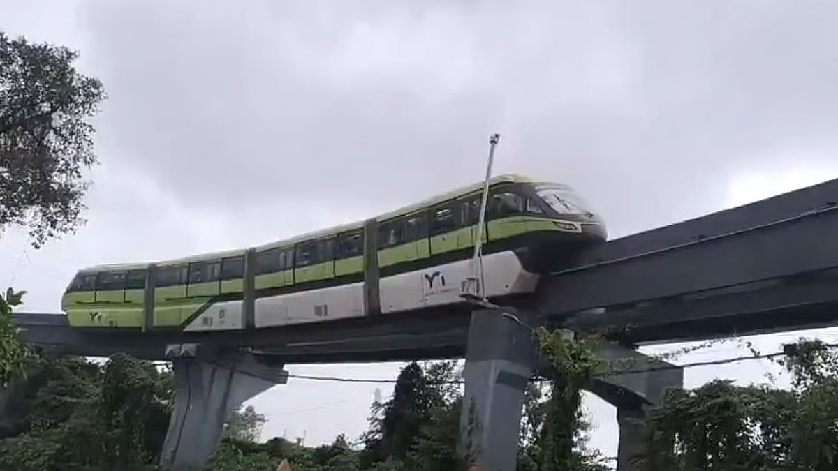 Mumbai Monorail Disrupted Near Mysore Colony Due To Overcrowding, 300 Passengers Rescued (Video)
