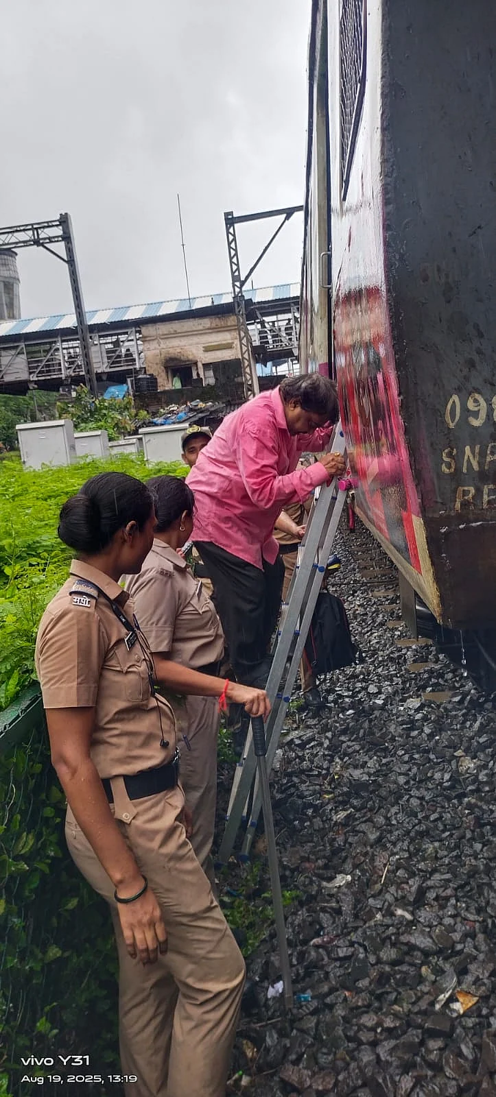 RPF helping out stranded passengers