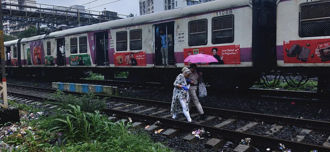 RPF helping out stranded passengers