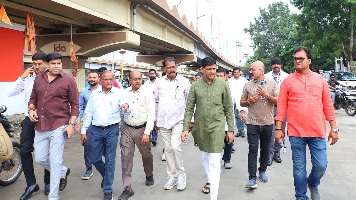 IMC Mayor Pushyamitra Bhargav Orders Repairs Of Khajrana Road Before Ganesh Chaturthi