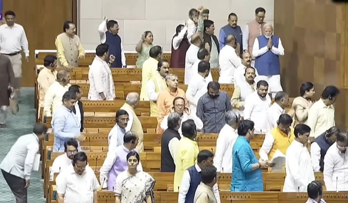 Opposition Shout Slogans As PM Modi Arrives In Lok Sabha | Sansad TV.YT