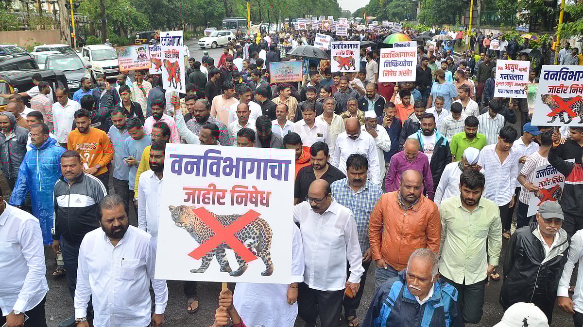 Against this backdrop, on Wednesday (August 20), the villagers took out a march on foot from Vadner Dumala to the West Forest Department office in Untwadi.