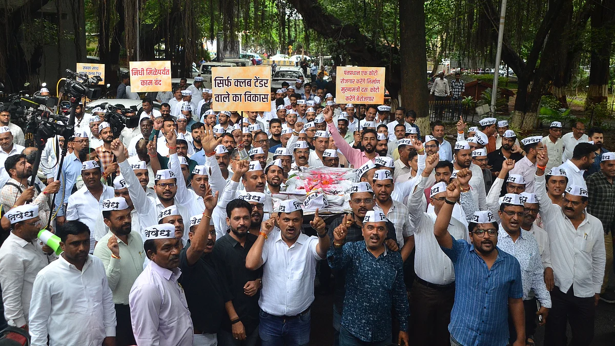 Nashik: Contractors Protest Over Rs 90K Crore Pending Dues From Maharashtra Government