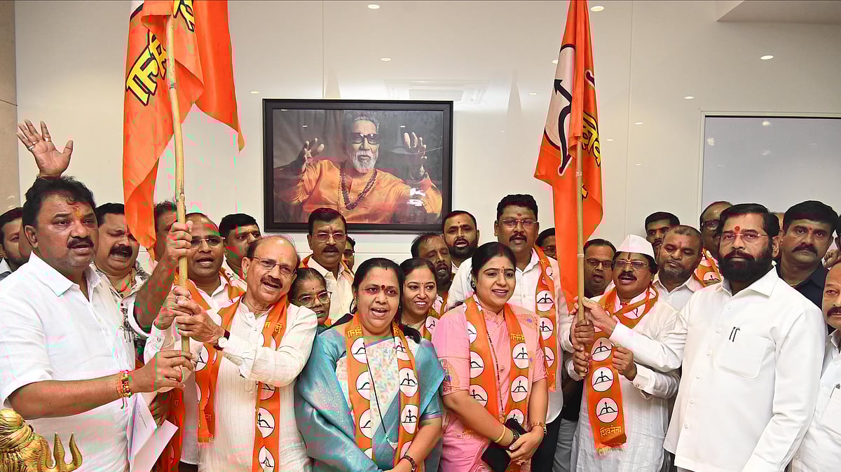 Maharashtra Politics: Eknath Shinde Welcomes Ex-Corporators, Hundreds of Workers Into Shiv Sena |