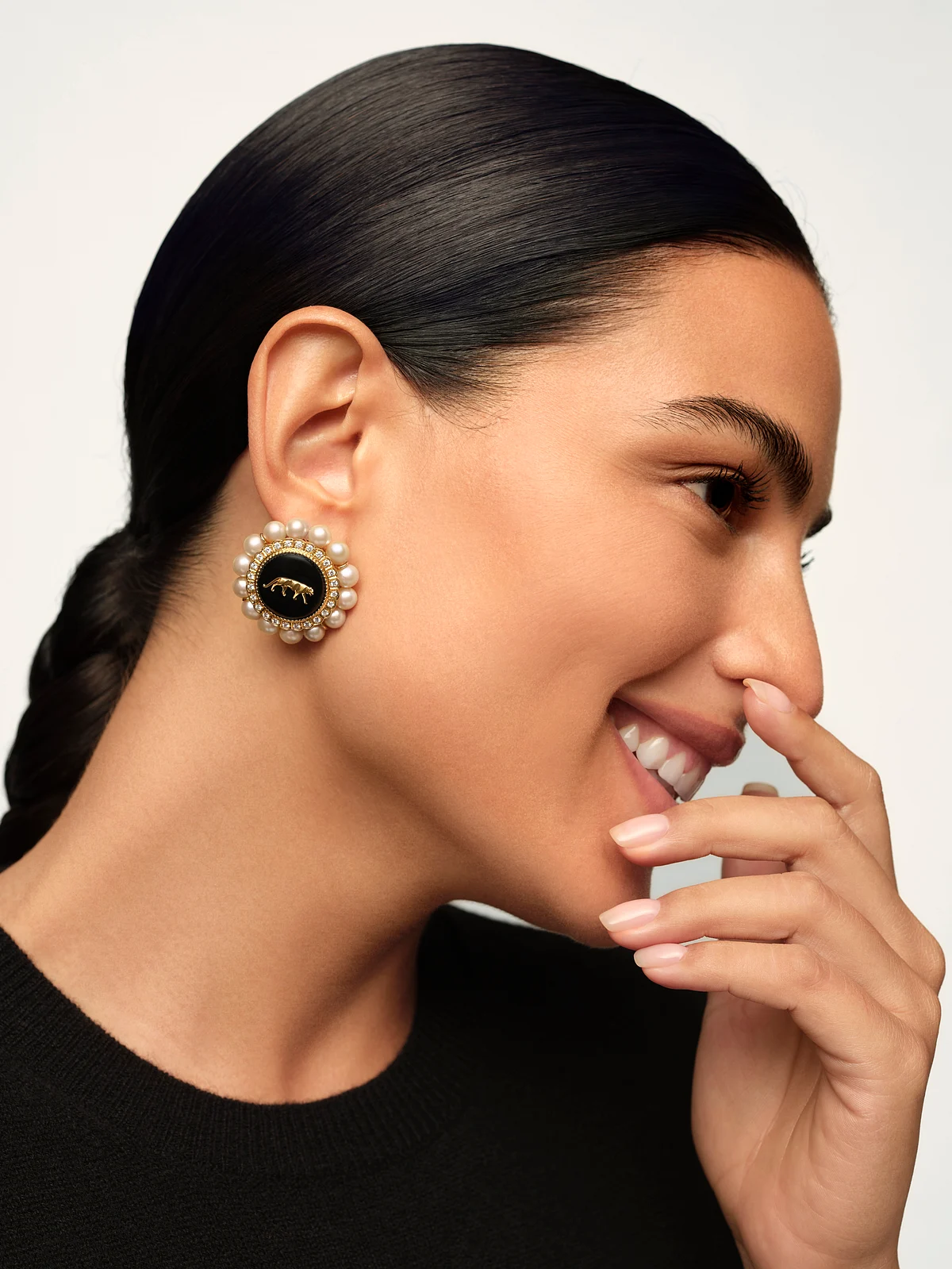 Earrings in black lacquer enamel with the Sabyasachi insignia