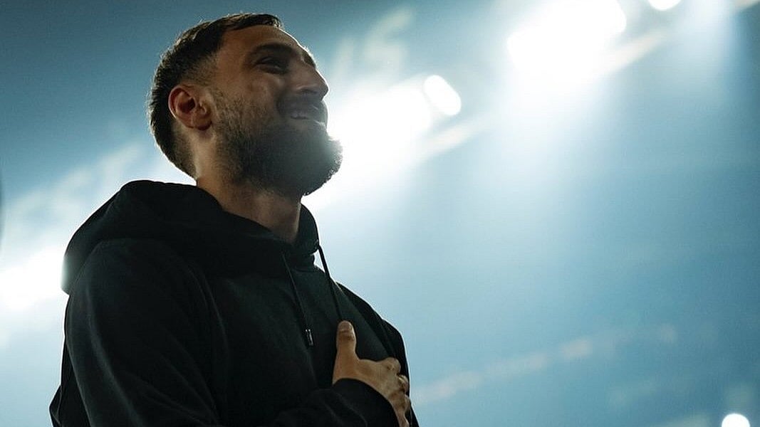 Donnarumma Bids Farewell to PSG Fans Amid Manchester City Talks