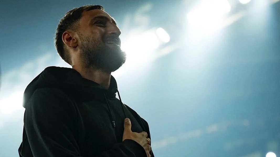 Gianluigi Donnarumma Shares Emotional Moment With PSG Fans Amid Interest From Manchester City; Video 