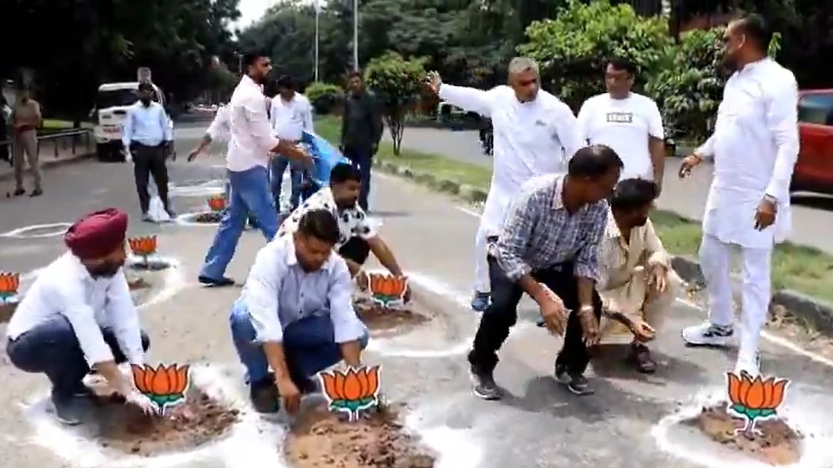 Chandigarh Congress Stages Unique Protest Against BJP Over Poor Roads