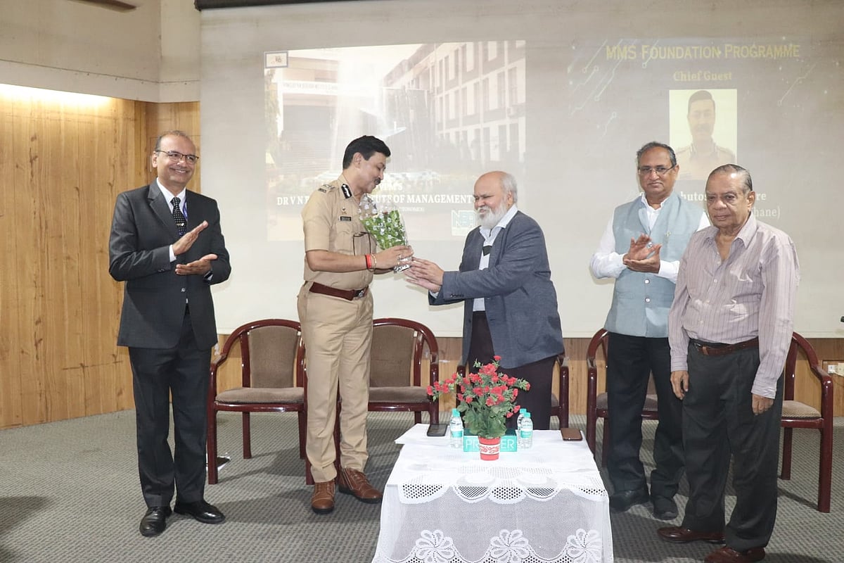 Thane Police Commissioner Ashutosh Dumbre Inspires Future Leaders at DR VN BRIMS MMS 2025–27 Foundation Program