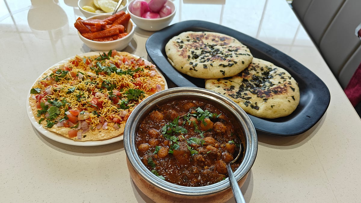 Baked Delhi Khulcha and Cream Centre Channa