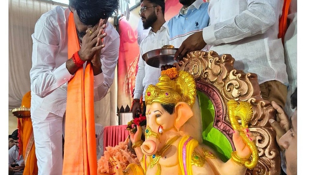 VIDEOS: Maratha Quota Activist Manoj Jarange Seeks Ganpati Bappa’s Blessings, Heads To Mumbai With...