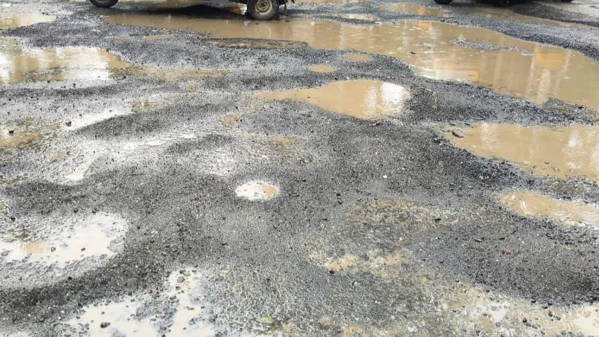 Shiv Sena (UBT) Leader Exposes Late-Night Work By Dapoli Municipal Council Pothole Repairs In Attempt To Avoid Public Scrutiny Before Ganeshotsav | representational image