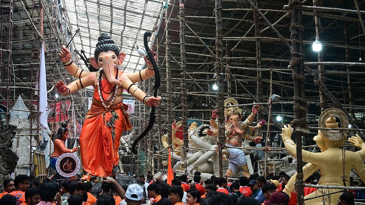 Mumbaikars Turn To Double Dates During Ganeshotsav, Tinder Data Reveals