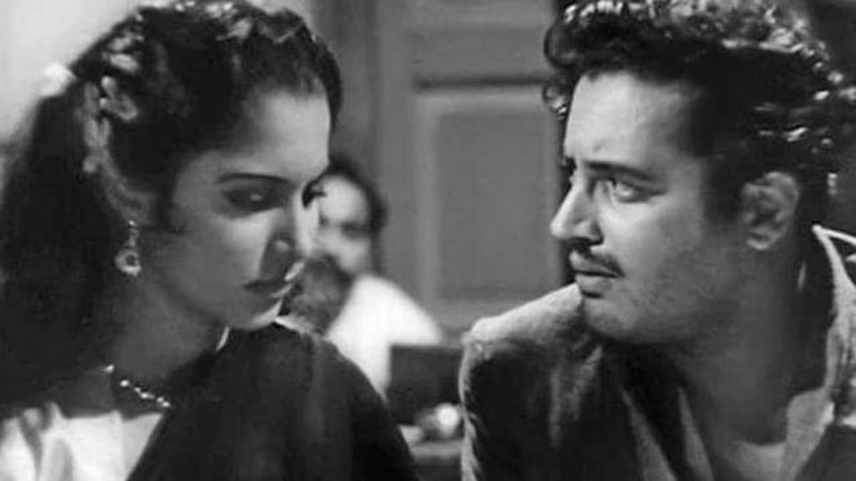 A still from Kaagaz Ke Phool