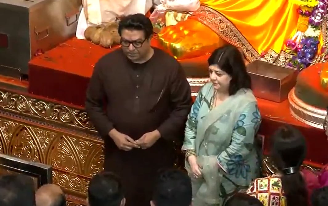 Mumbai: Raj Thackeray Seeks Blessings At Lalbaugcha Raja, Joins Devotees In Ganesh Festivities...
