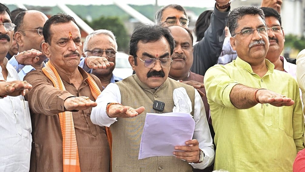 Minister, Others Pledge To Keep MP’s Largest Flyover Clean In Jabalpur
