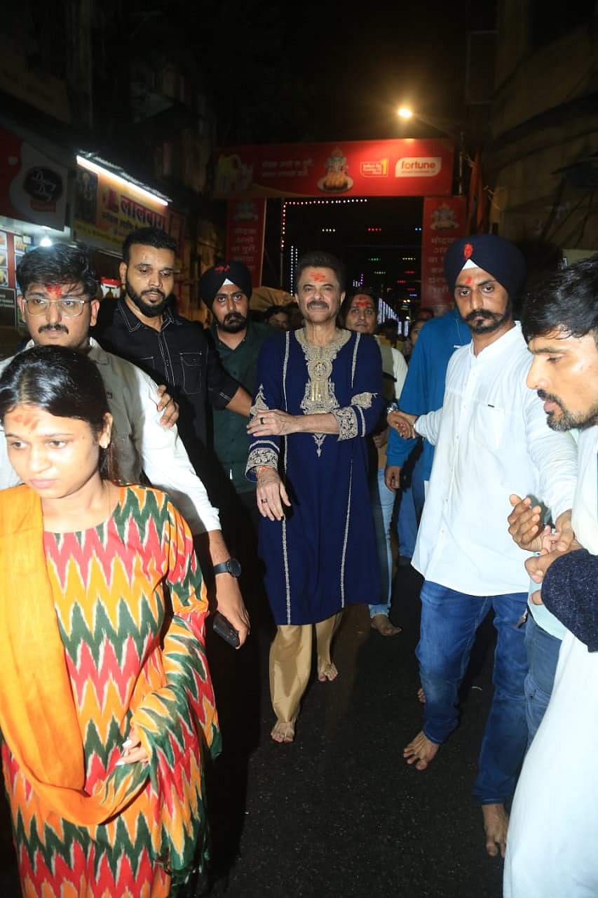 Anil Kapoor Visits Lalbaugcha Raja In Mumbai With Wife Sunita