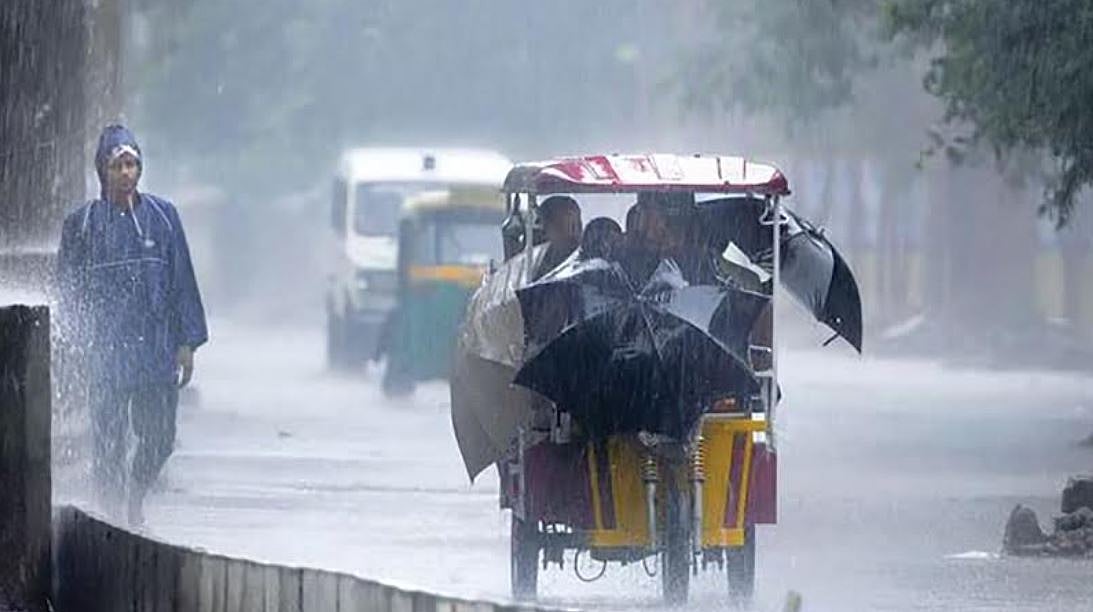 Heavy Rains Lash Lucknow, Raebareli; Schools Closed, IMD Issues Orange Alert