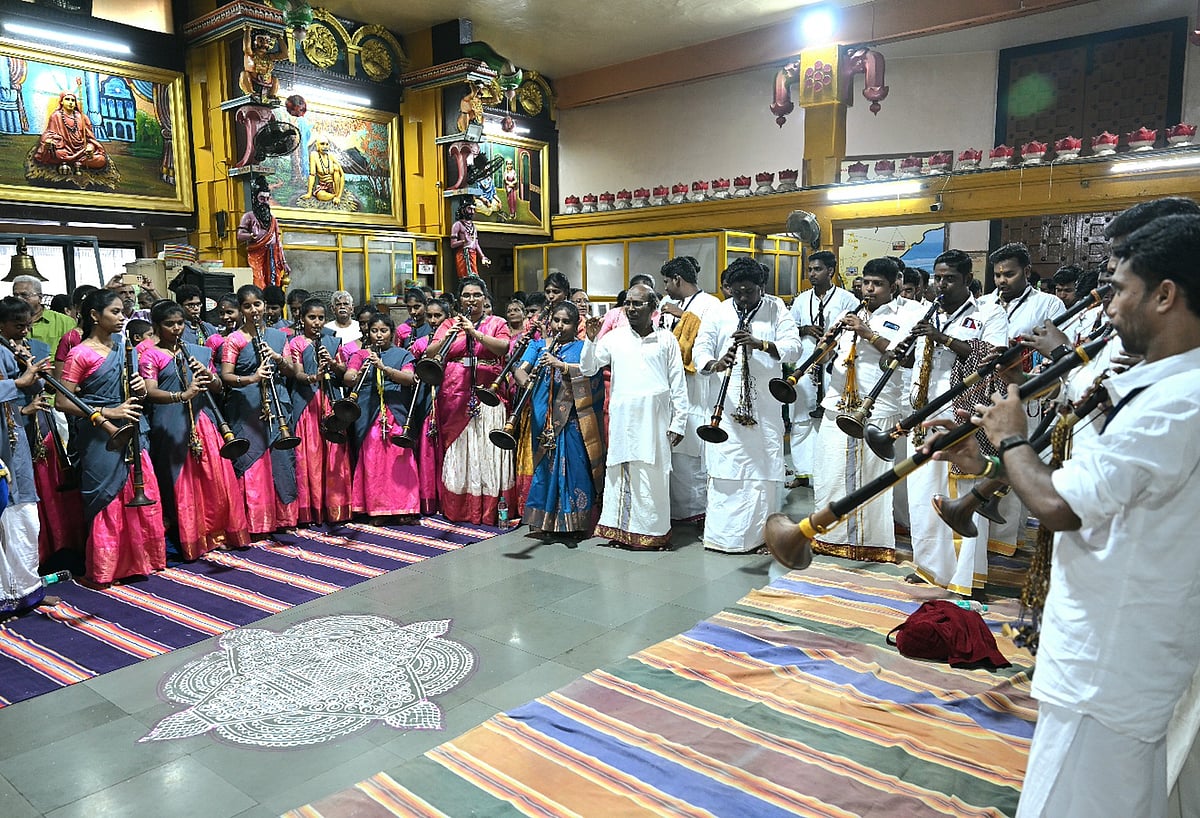 Nearly 100 young artists from Sri Shankara Mattham played Nadaswara in Matunga
on Sunday to mark the 127th birth anniversary of maestro T N Rajarathinam Pillai