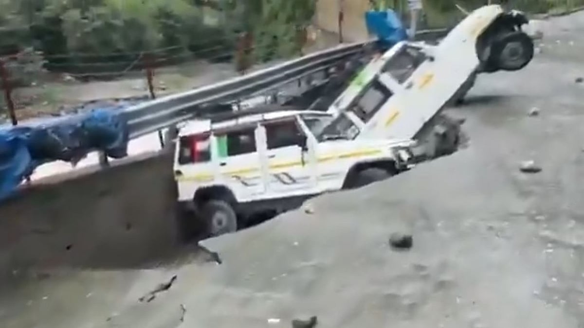 Kedarnath: Several Vehicles Damaged As Shuttle Parking At Sonprayag Caves In Due To Landslide
