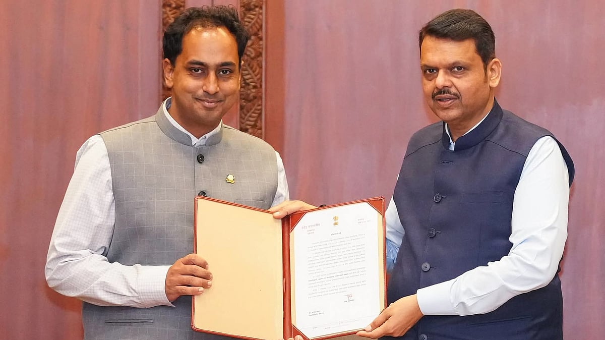 Jalgaon District Collectorate Honoured For Top Performance In State Government's Development Program