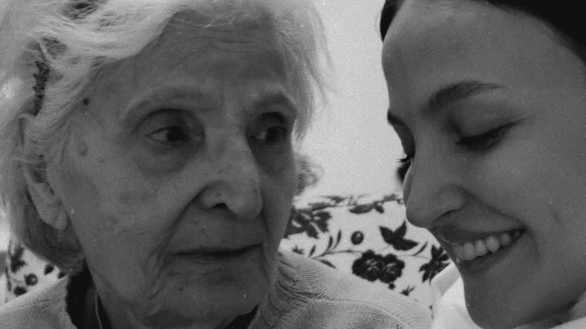 'All I Can Do Is To Remember All Beautiful Moments...': Elli AvrRam's Grandmother Passes Away; Actress Pens An Emotional Note