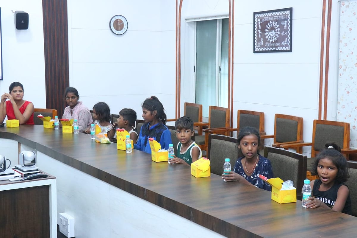 These children have seen the magnificent buildings of government offices while collecting garbage and passing through the streets.