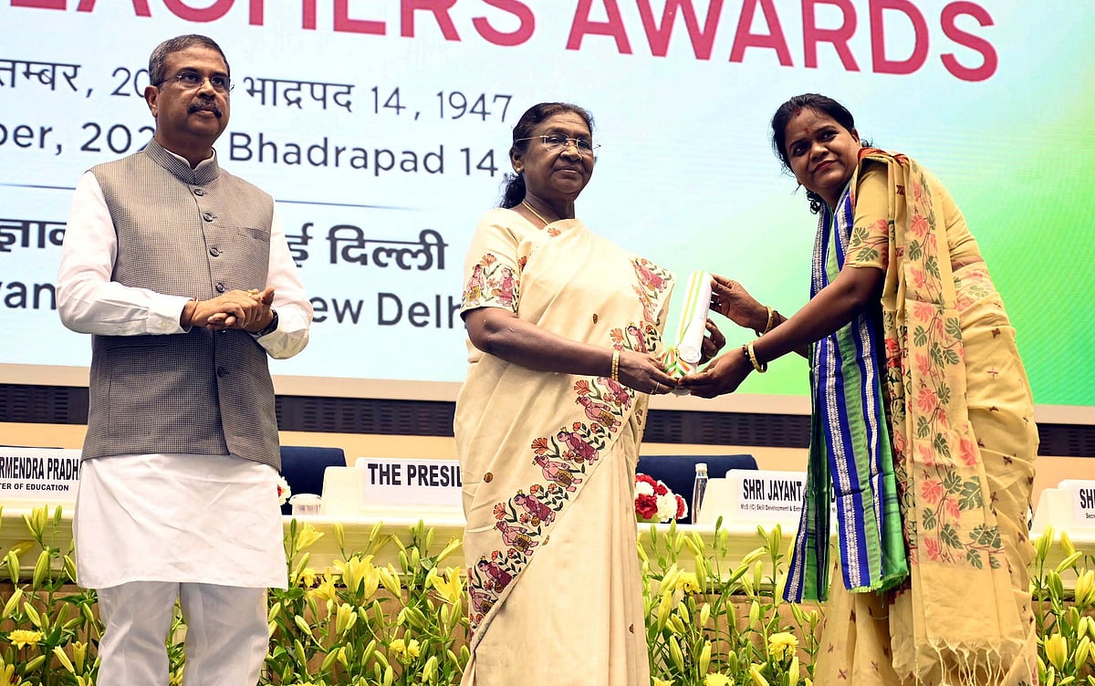 Teachers Sheela Patel And Bhurelal Osara Of Madhya Pradesh Receives National Teacher Award By President Droupadi Murmu  