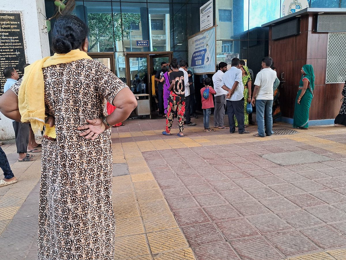 People visiting the hospital from different parts of Mumbai