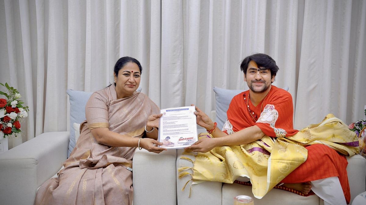 Delhi CM Rekha Gupta Meets Bageshwardham Seer Dhirendra Shastri At Her Residence, Seeks Blessings