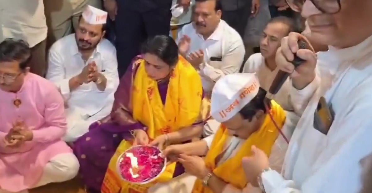 VIDEOS: Ajit Pawar Performs Pooja At Pune's Shrimant Dagdusheth Halwai Ganpati Temple Ahead Of...