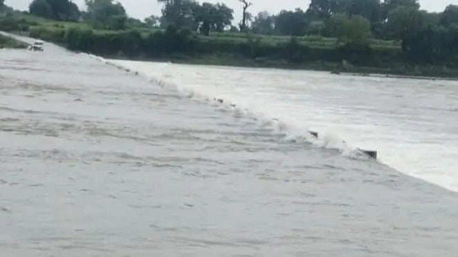 Madhya Pradesh: Heavy Flood Cuts Off 20 Villages From Essential Connectivity As Bridge Submerges In...