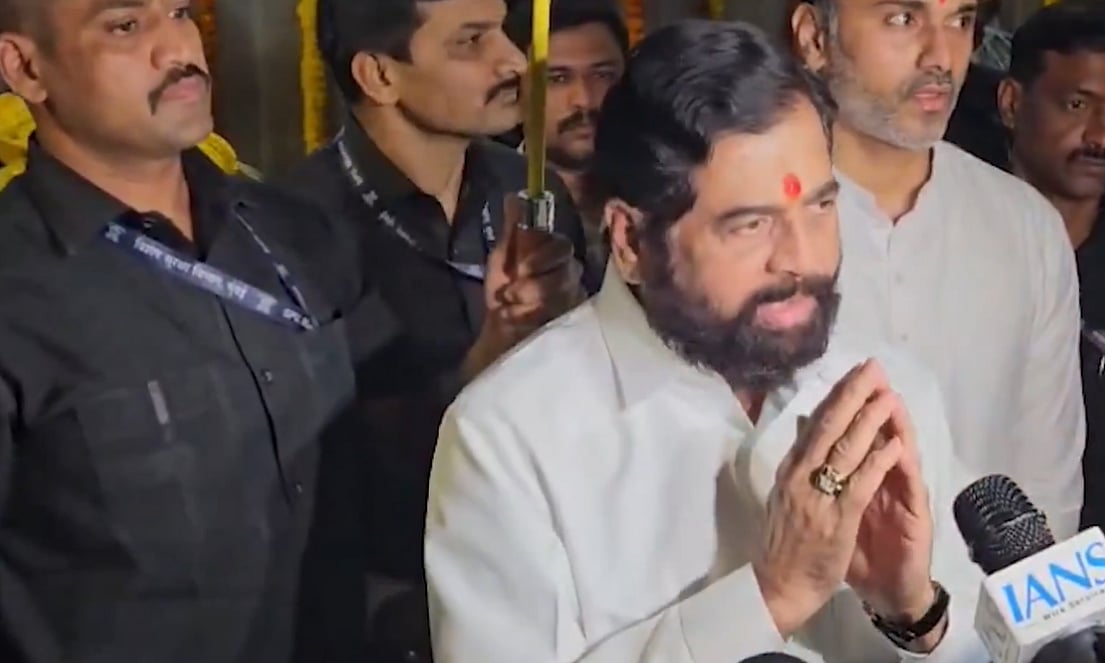 Maharashtra Dy CM Eknath Shinde Joins Ganpati Visarjan at Girgaon Chowpatty, Extends Anant...
