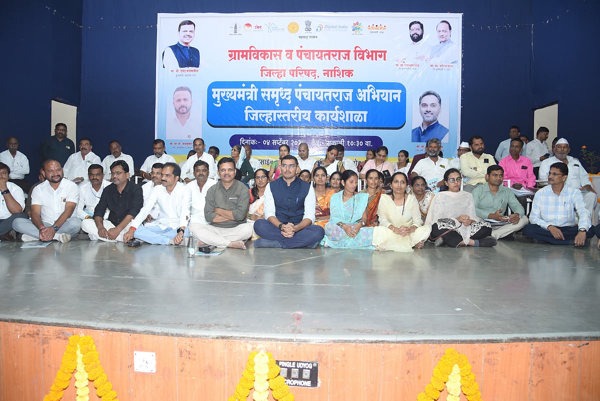 Seeing that there were no chairs available for some women Sarpanch to sit, CEO Omkar Pawar himself left the chair on the stage and sat down on the platform
