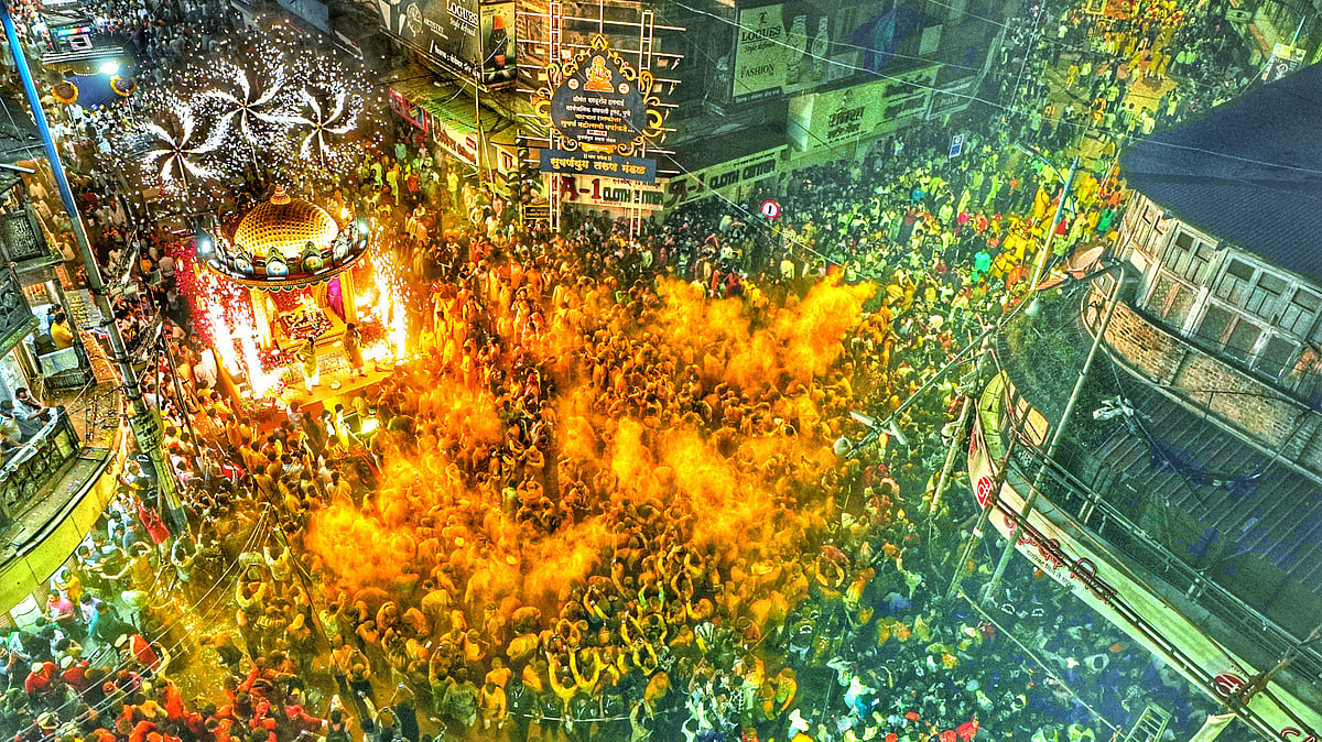 Pune’s Shrimant Bhausaheb Rangari Ganpati Immersed Amidst Devotional Atmosphere