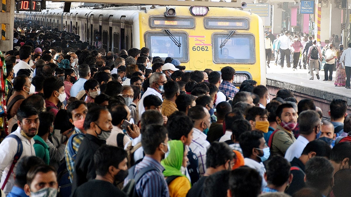 Western Railway Handles 8 Lakh Passengers Smoothly At Charni Road During Ganpati Visarjan