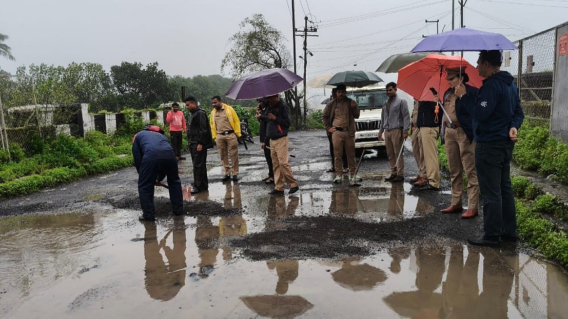 Nashik: As Civic Bodies Pass The Buck, Igatpuri Police Fill Potholes On Ganesh Visarjan Route