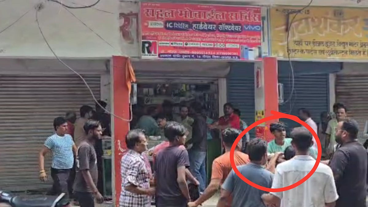 VIDEO: Mobile Shop Owner Beaten By 10 Men Over Customer Complaint In MP’s Chhatarpur