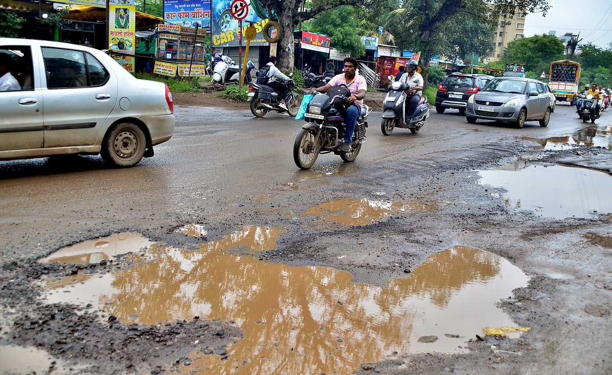 Traffic congestion is a problem that is cropping up everywhere. Despite multiple complaints to the Municipal Corporation, there is no expected improvement.