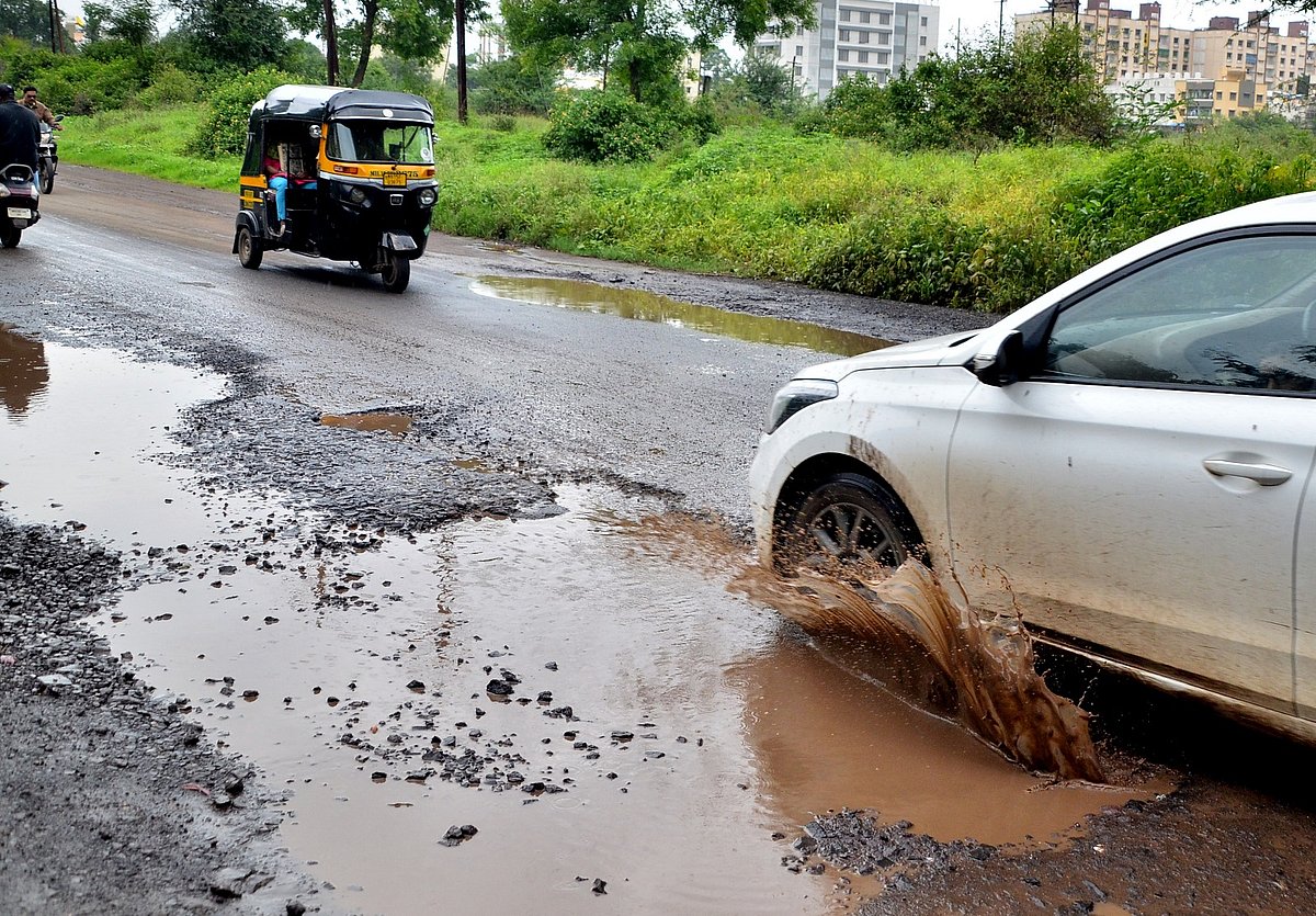 The Nashik Municipal Corporation administration, has announced that 3810 out of 5777 potholes in the city have been filled, while clarifying that 1926 potholes are still to be filled.