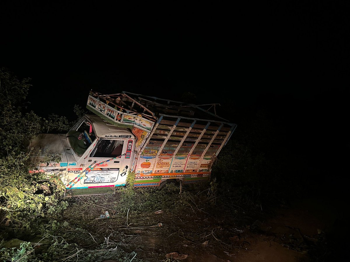 According to police, the accident occurred when the pickup driver lost control while trying to overtake an Eicher vehicle. The accident was so severe that the front part of the car was crushed.