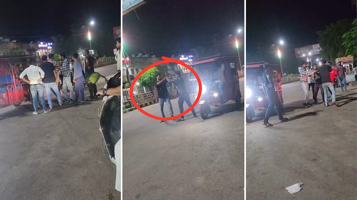 Rickshaw Driver Slaps Passenger In Front Of Police In Madhya Pradesh's Chhatarpur; Video Goes Viral
