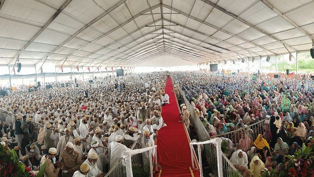 Syedna Mufaddal Saifuddin Warmly Welcomed In Indore