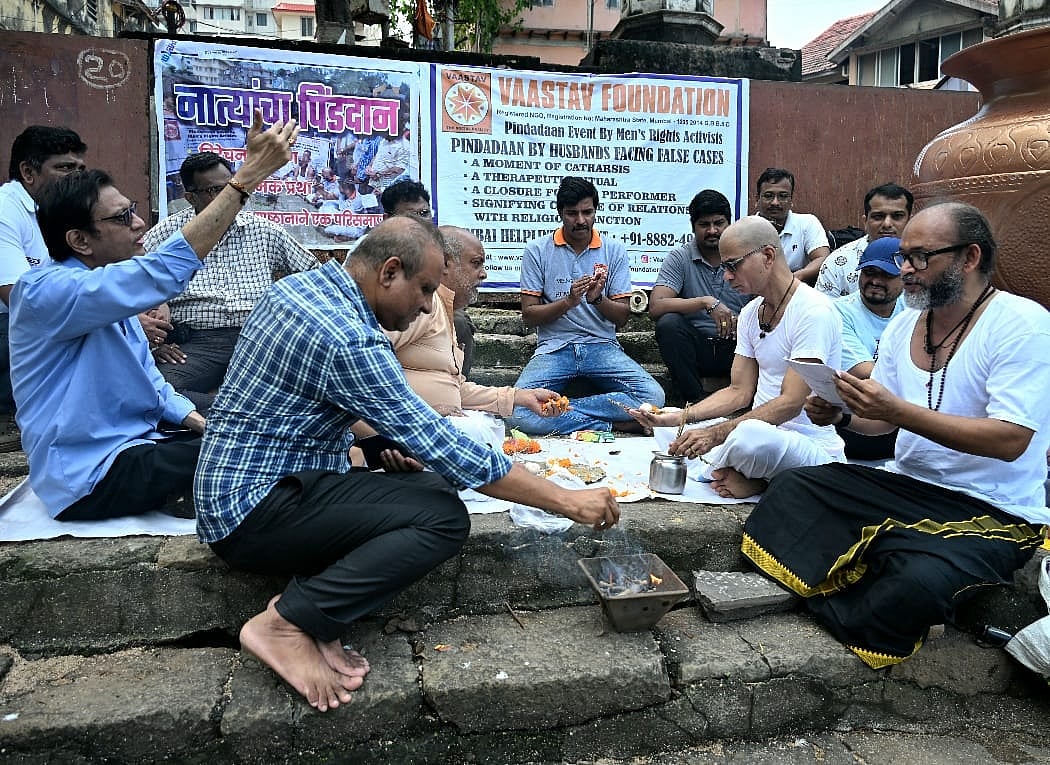 Men Perform 'Pind Daan Of Relationships' At Banganga Tank For Closure In Failed Marriages