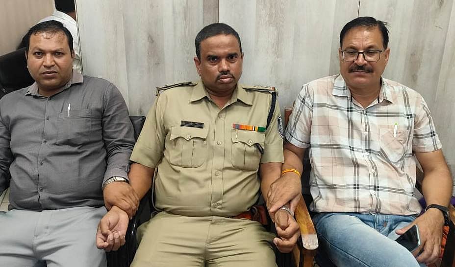 Indore: Sub-Inspector Caught Taking Bribe From Son Of Murder Accused