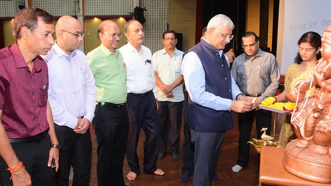 Indore DAVV Welcomes Freshers With Tradition At Subharambh 2025
