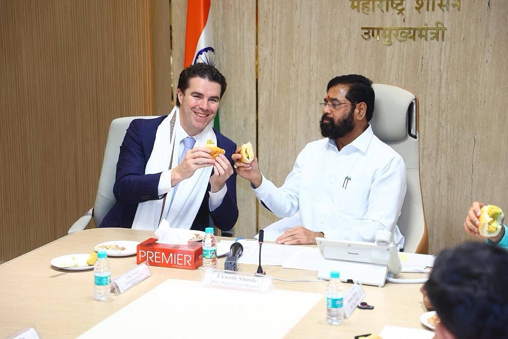 Australian MP Tim Watts Relishes Mumbai’s Vada Pav Along With Deputy CM Eknath Shinde During Maharashtra Visit | PICS